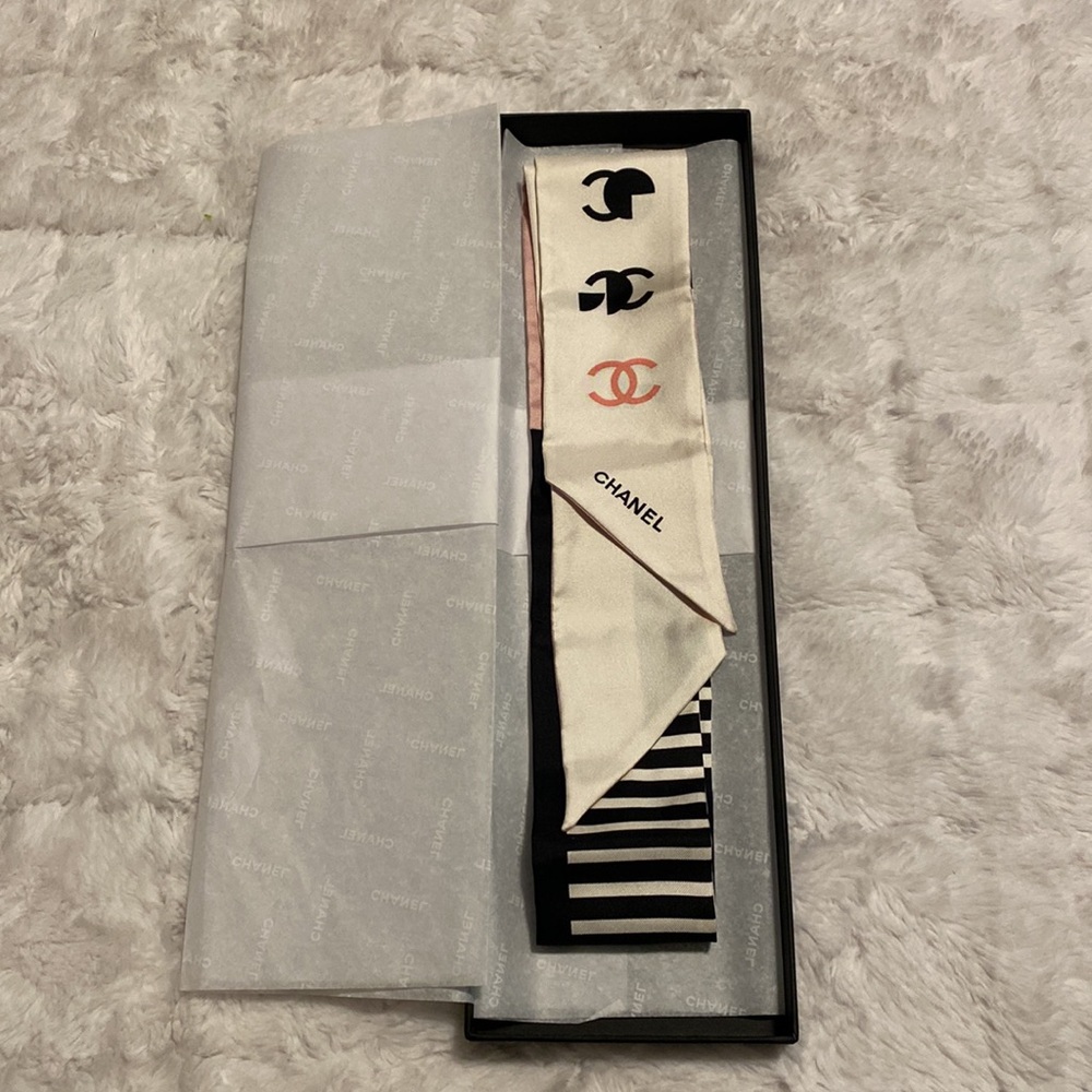 SALE❗️New Authentic Chanel Bandeau scarf